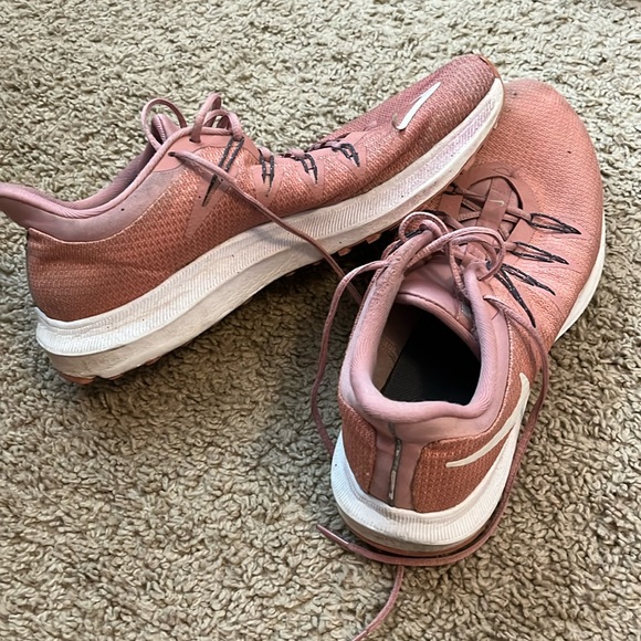 Pink NIKE running shoes - Picture 1 of 2